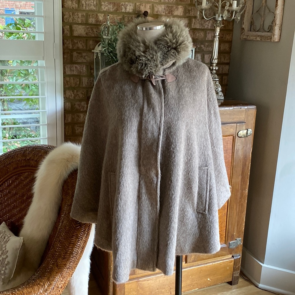 SCHWEITZER LINEN SURI LANA ALPACA WOOL CAPE LUXURY ONE SIZE FITS MOST EXCELLENT